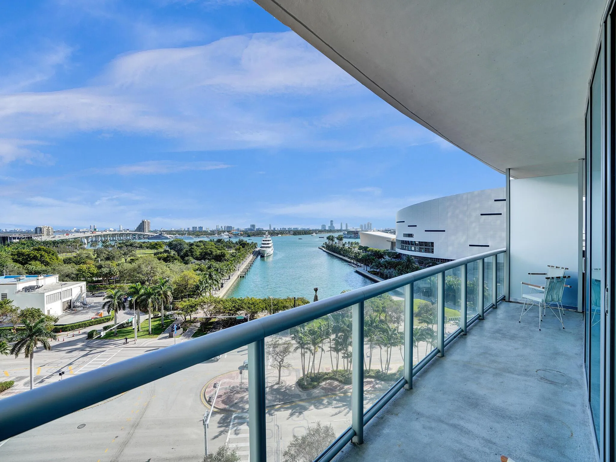 888 Biscayne Boulevard, #811