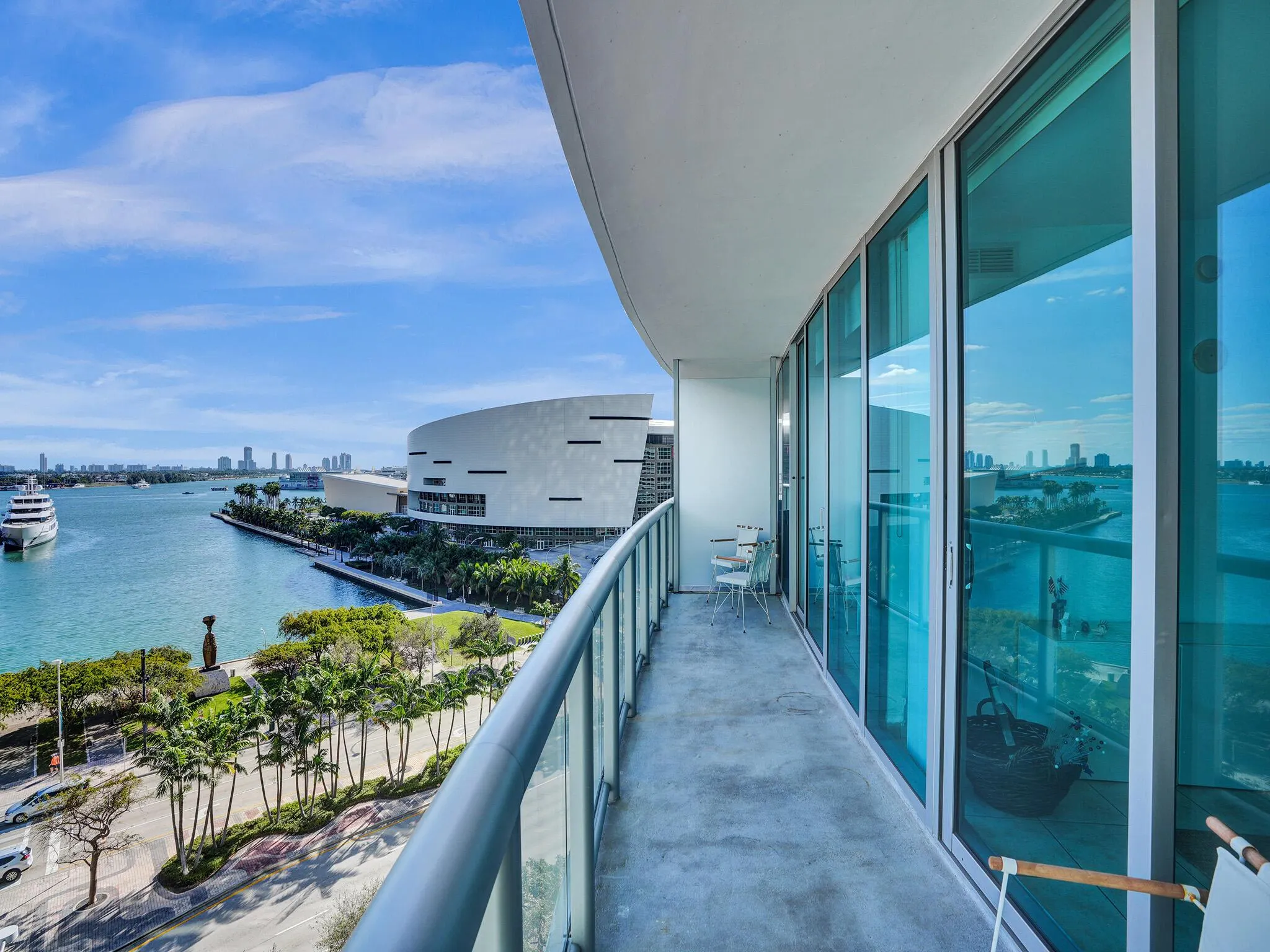 888 Biscayne Boulevard, #811