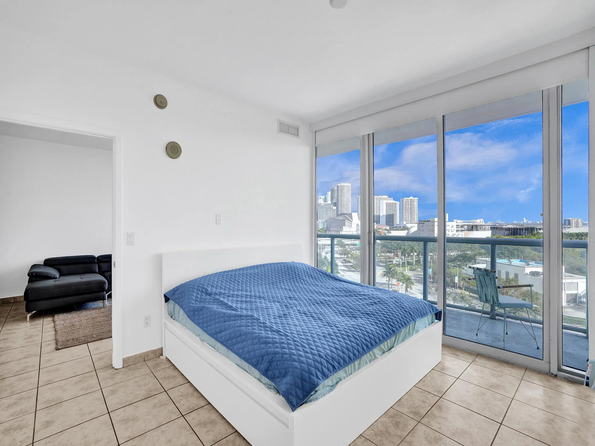 888 Biscayne Boulevard, #811
