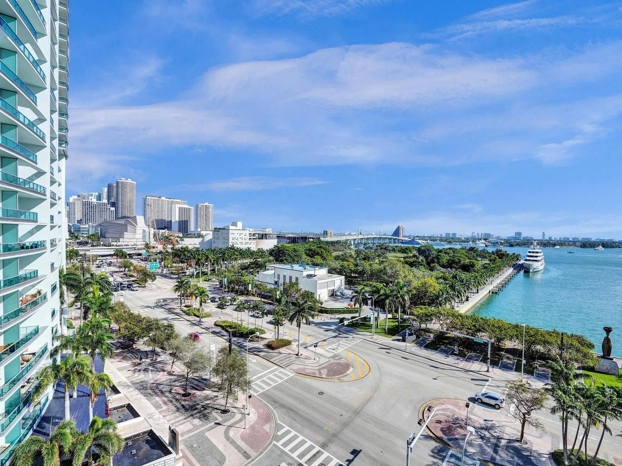 888 Biscayne Boulevard, #811