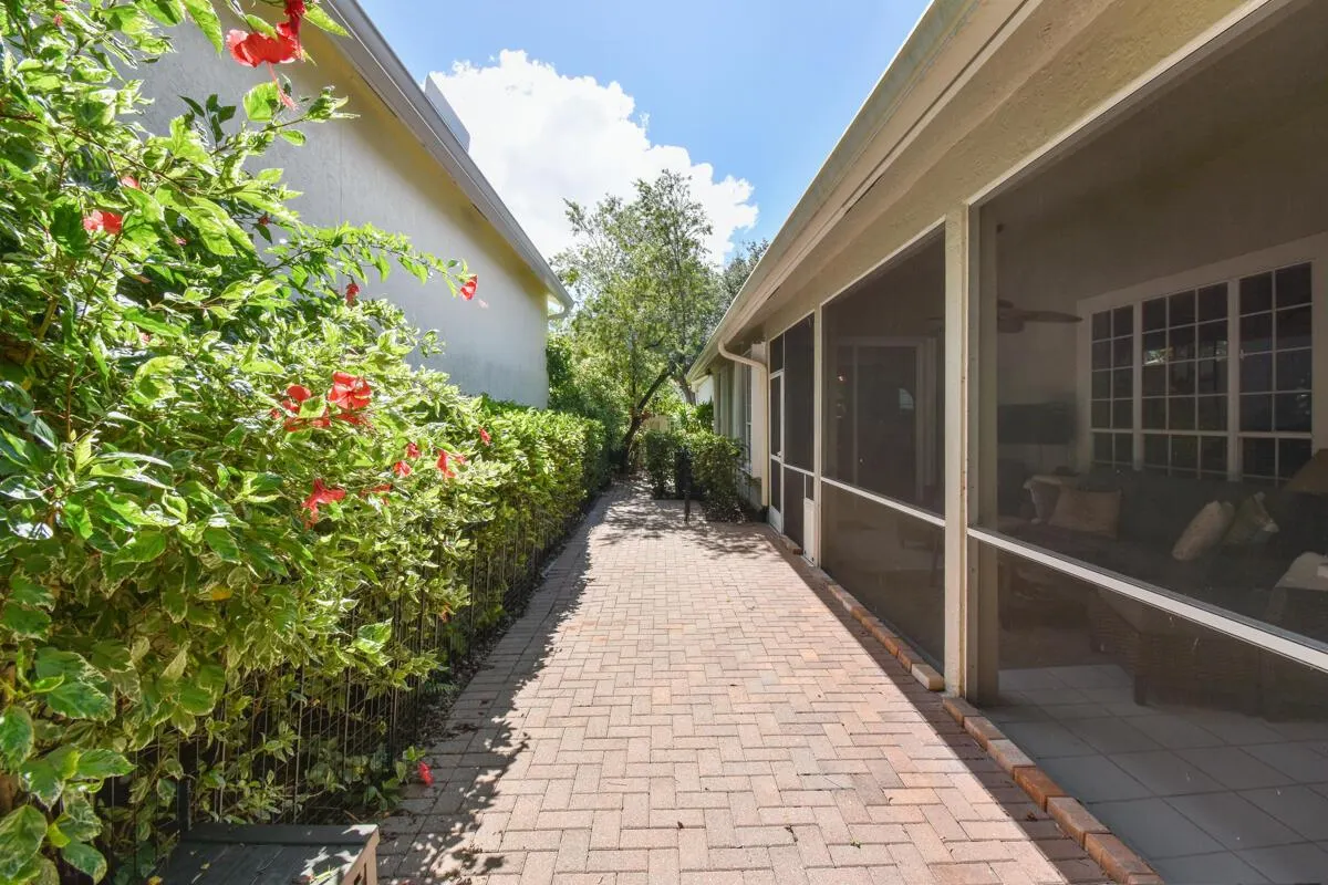 6861 Briarlake Circle