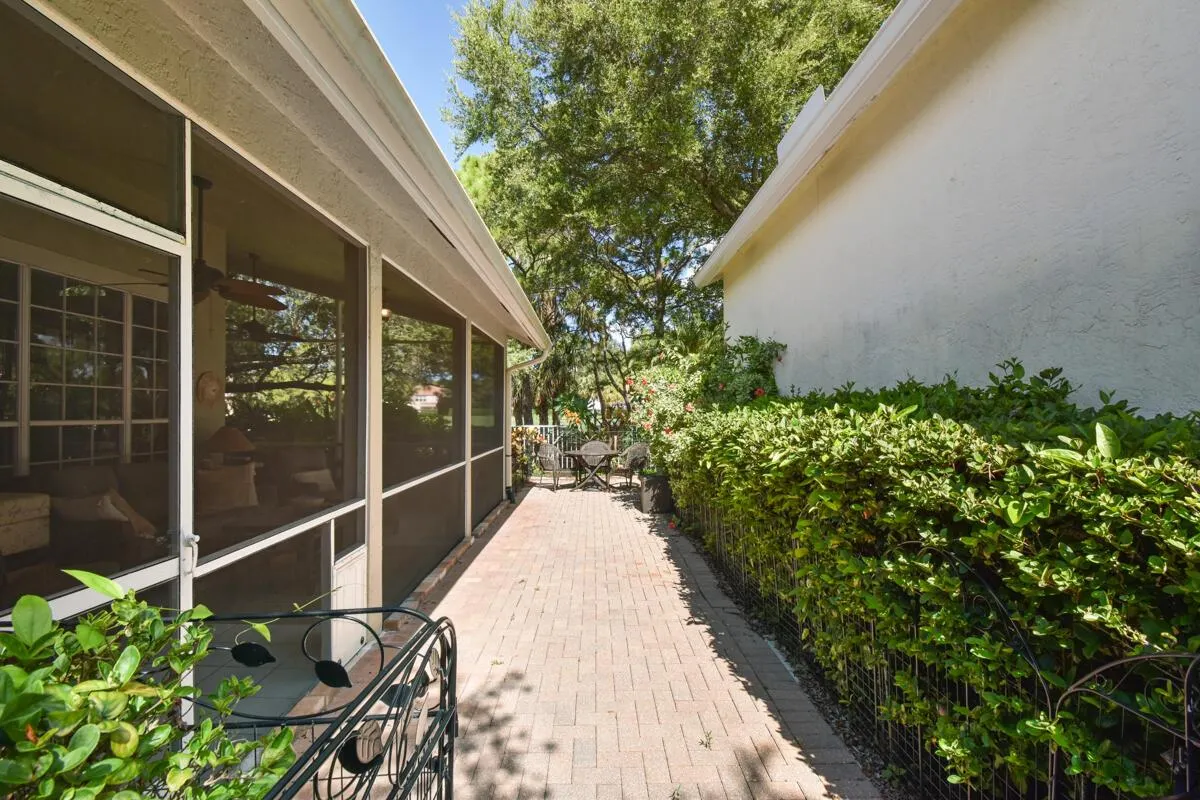 6861 Briarlake Circle