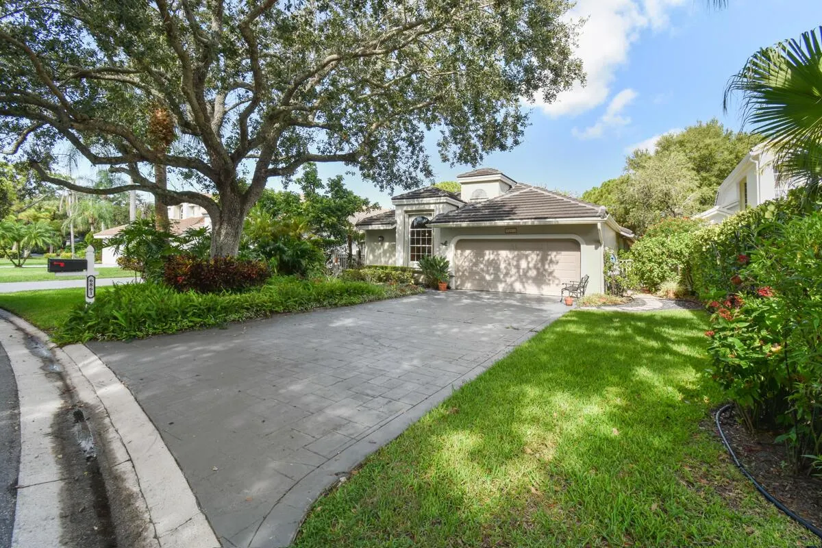 6861 Briarlake Circle