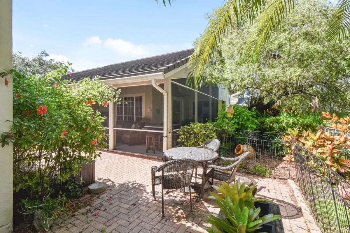 6861 Briarlake Circle