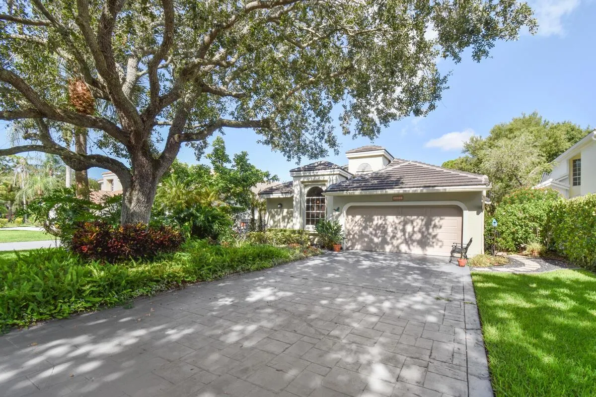 6861 Briarlake Circle