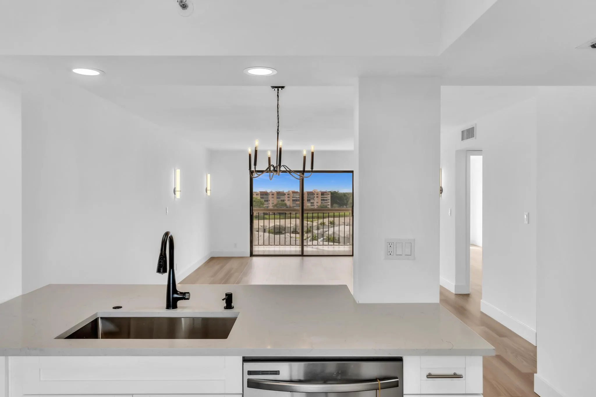 7076 Huntington Lane, #208