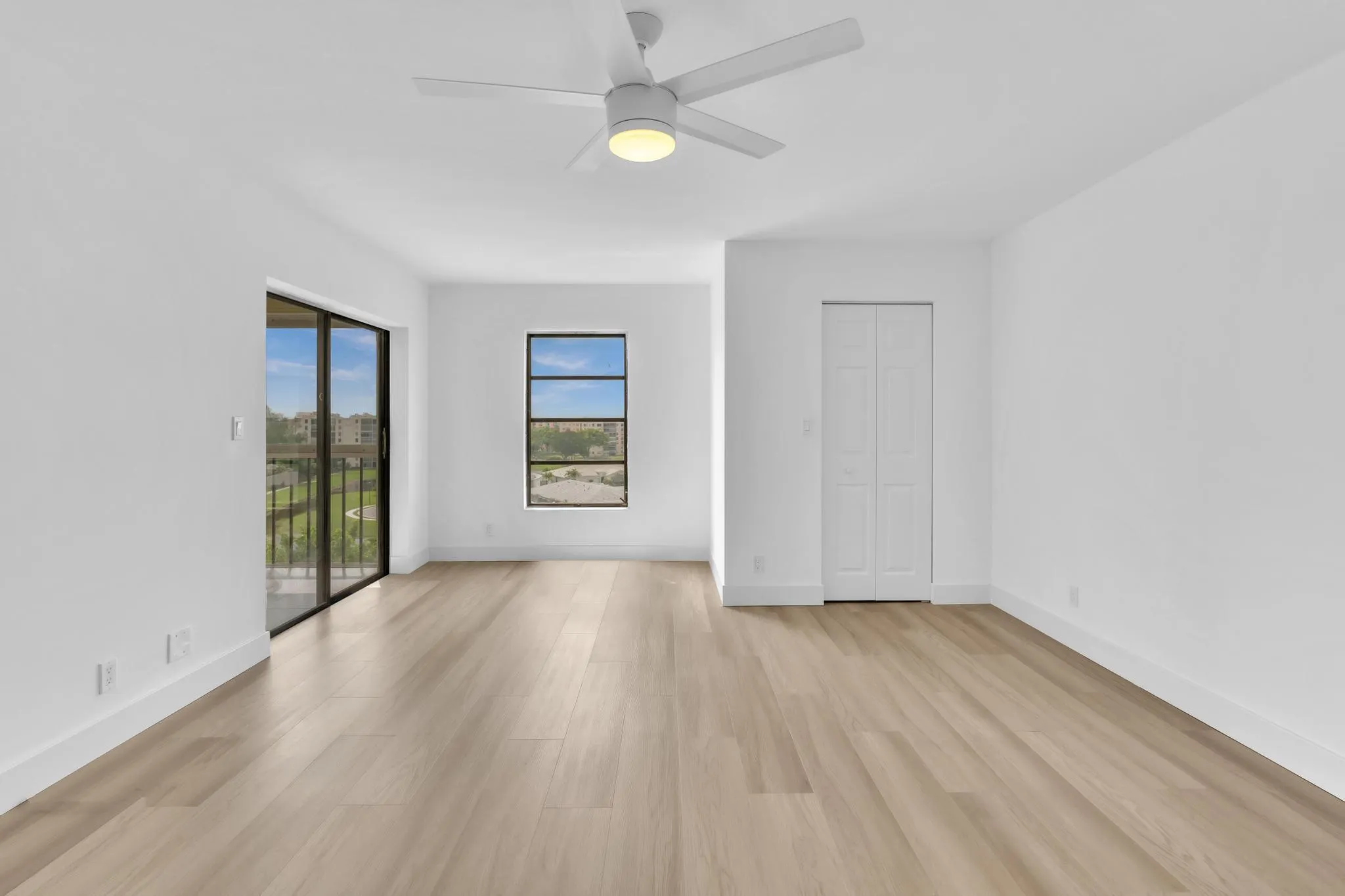 7076 Huntington Lane, #208