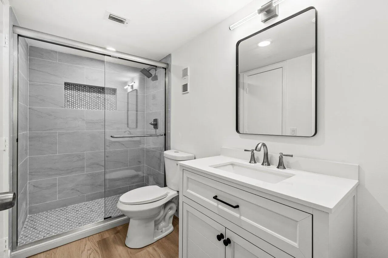 7076 Huntington Lane, #208