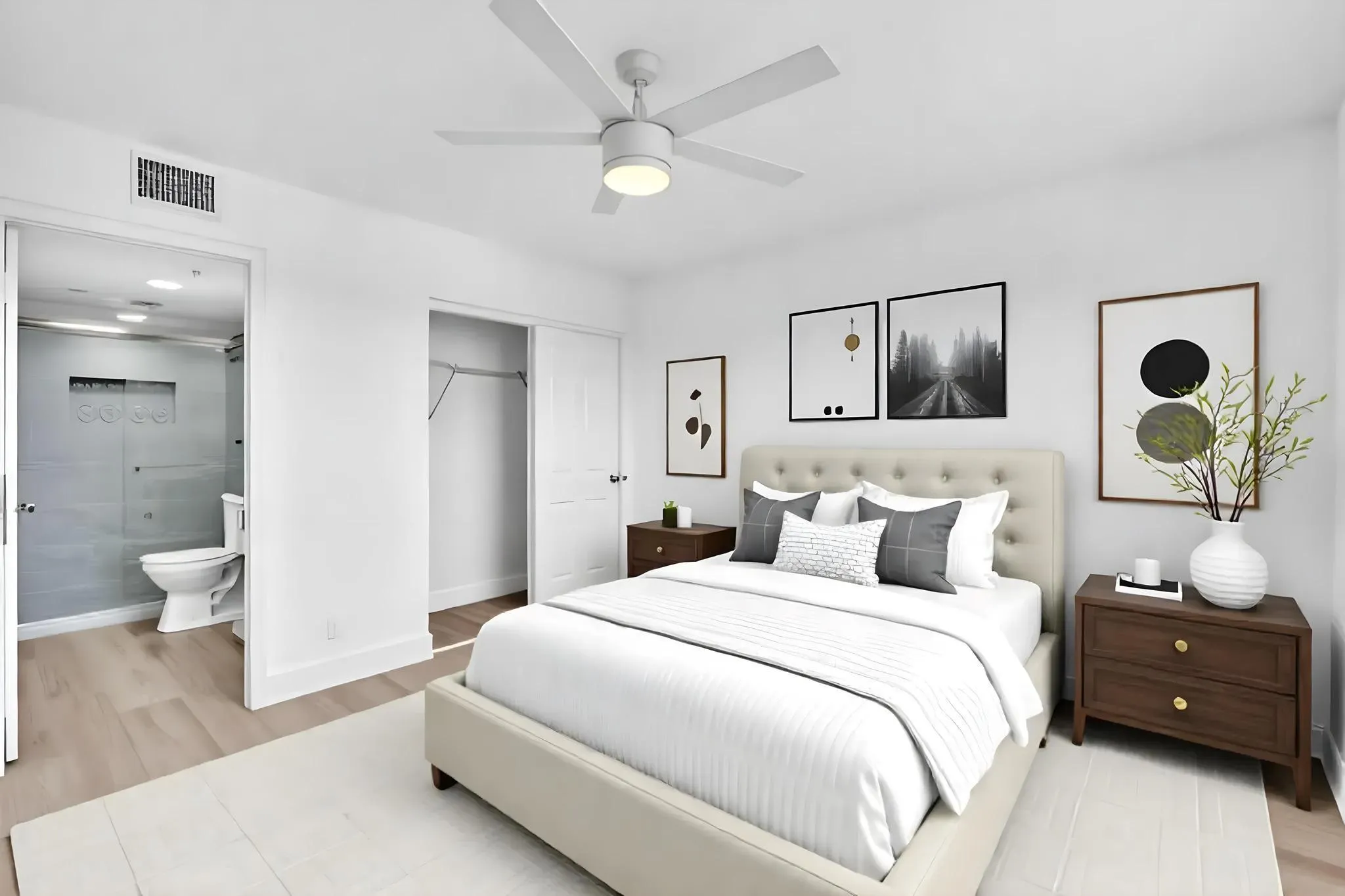 7076 Huntington Lane, #208