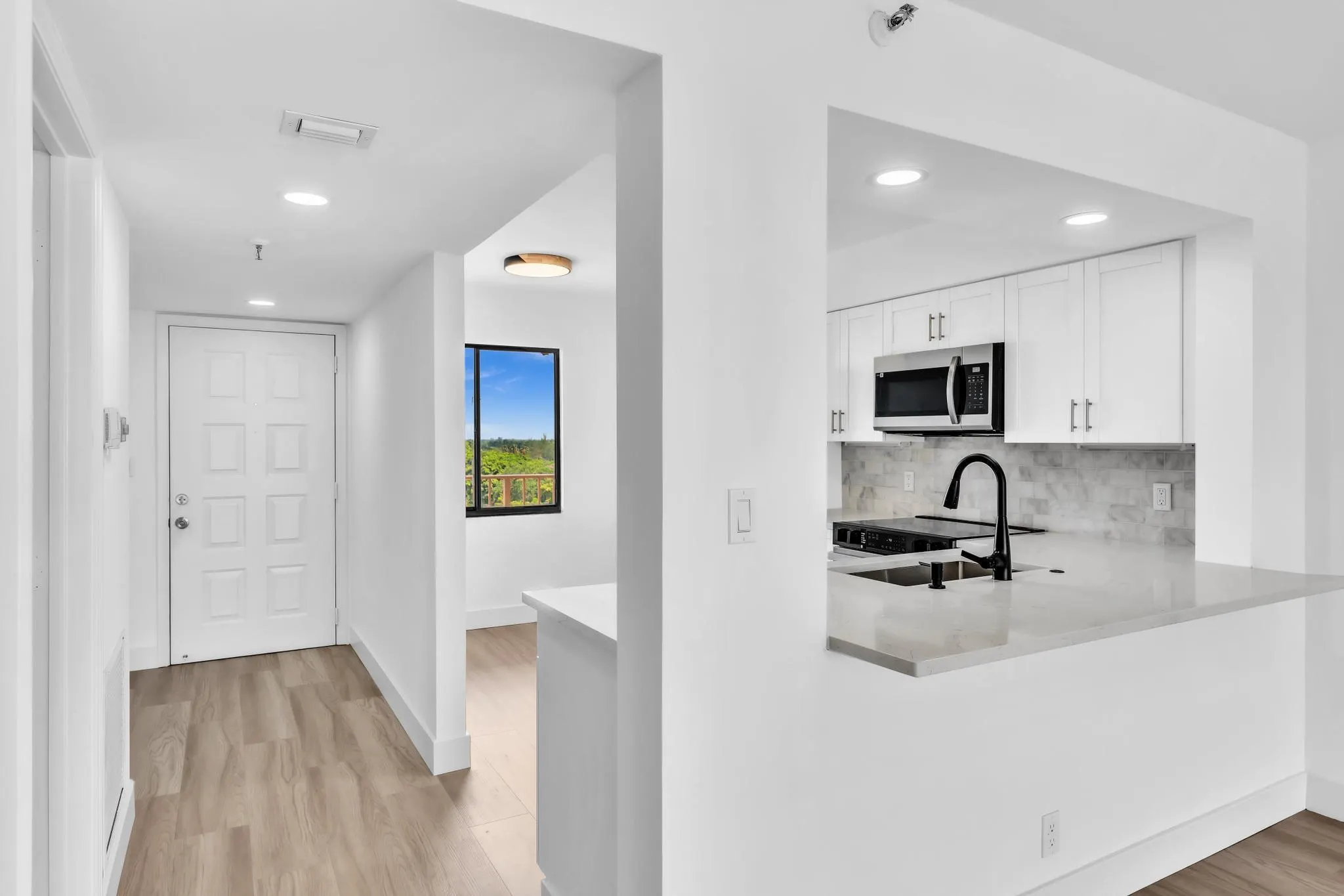7076 Huntington Lane, #208