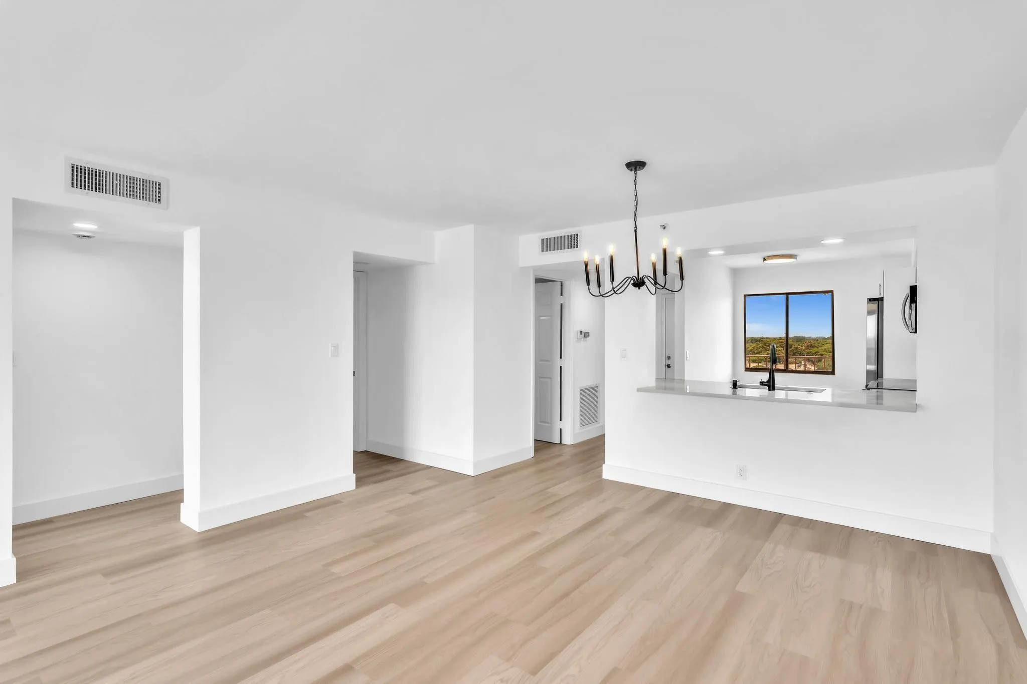 7076 Huntington Lane, #208