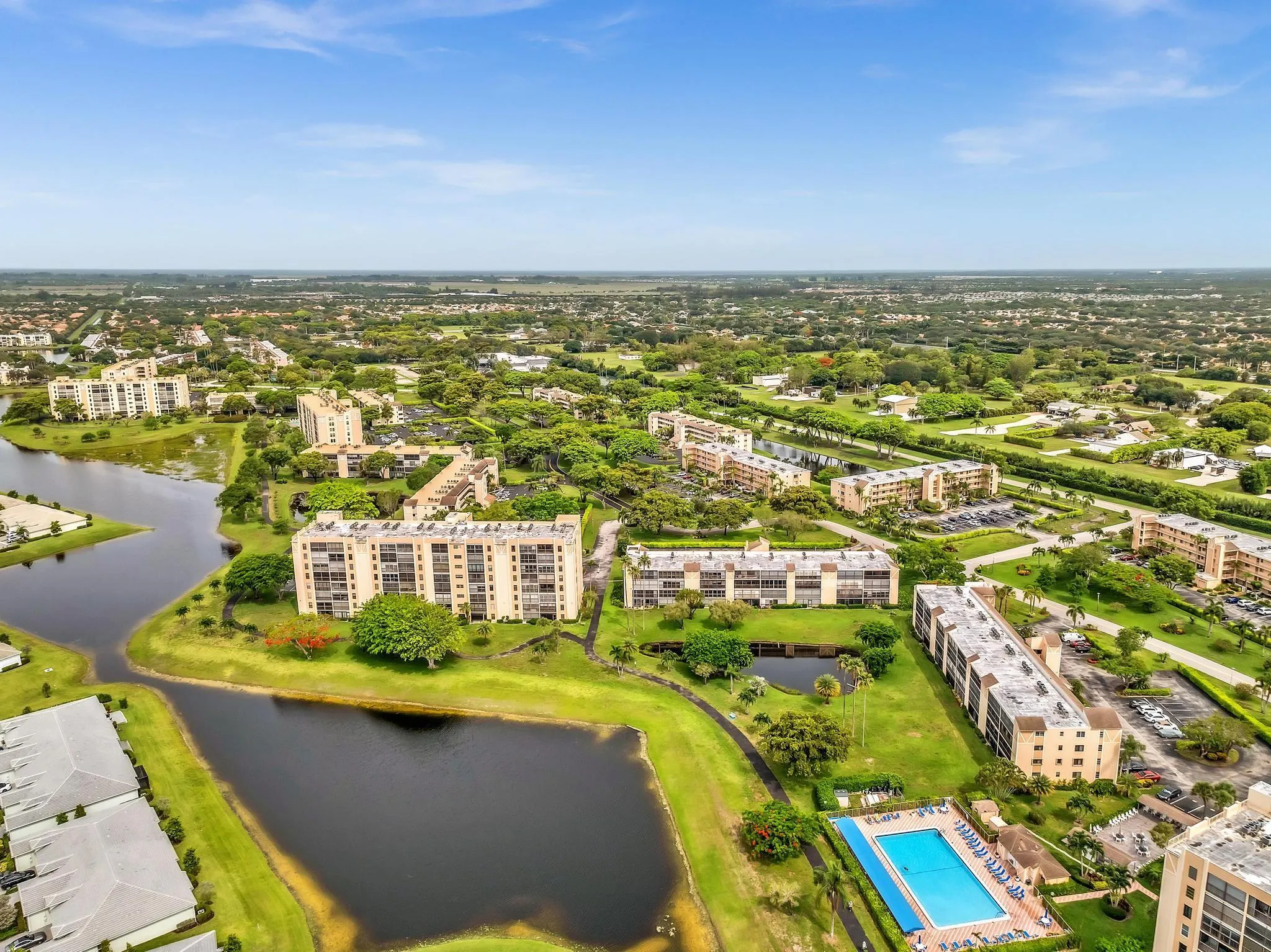 7076 Huntington Lane, #208
