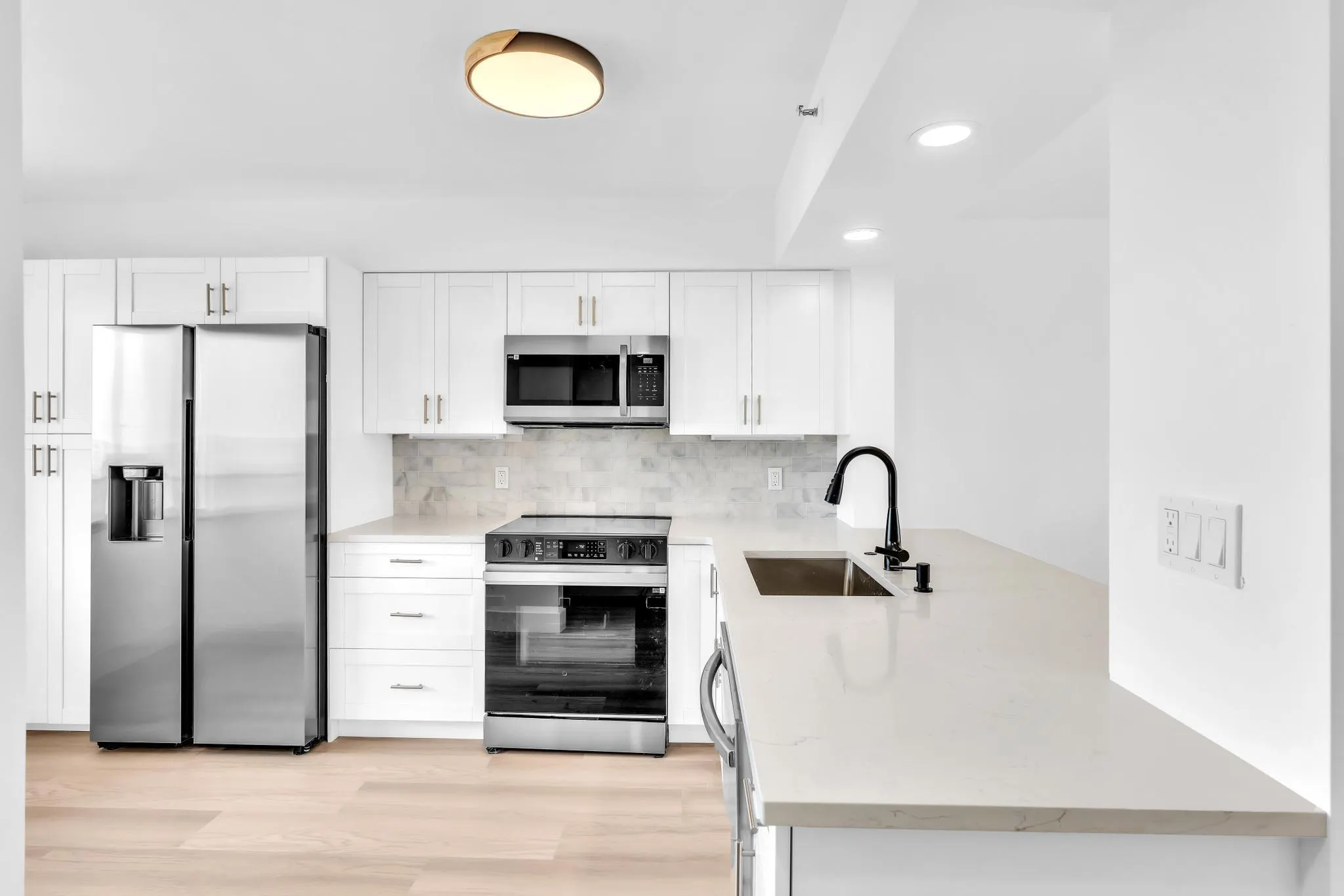7076 Huntington Lane, #208