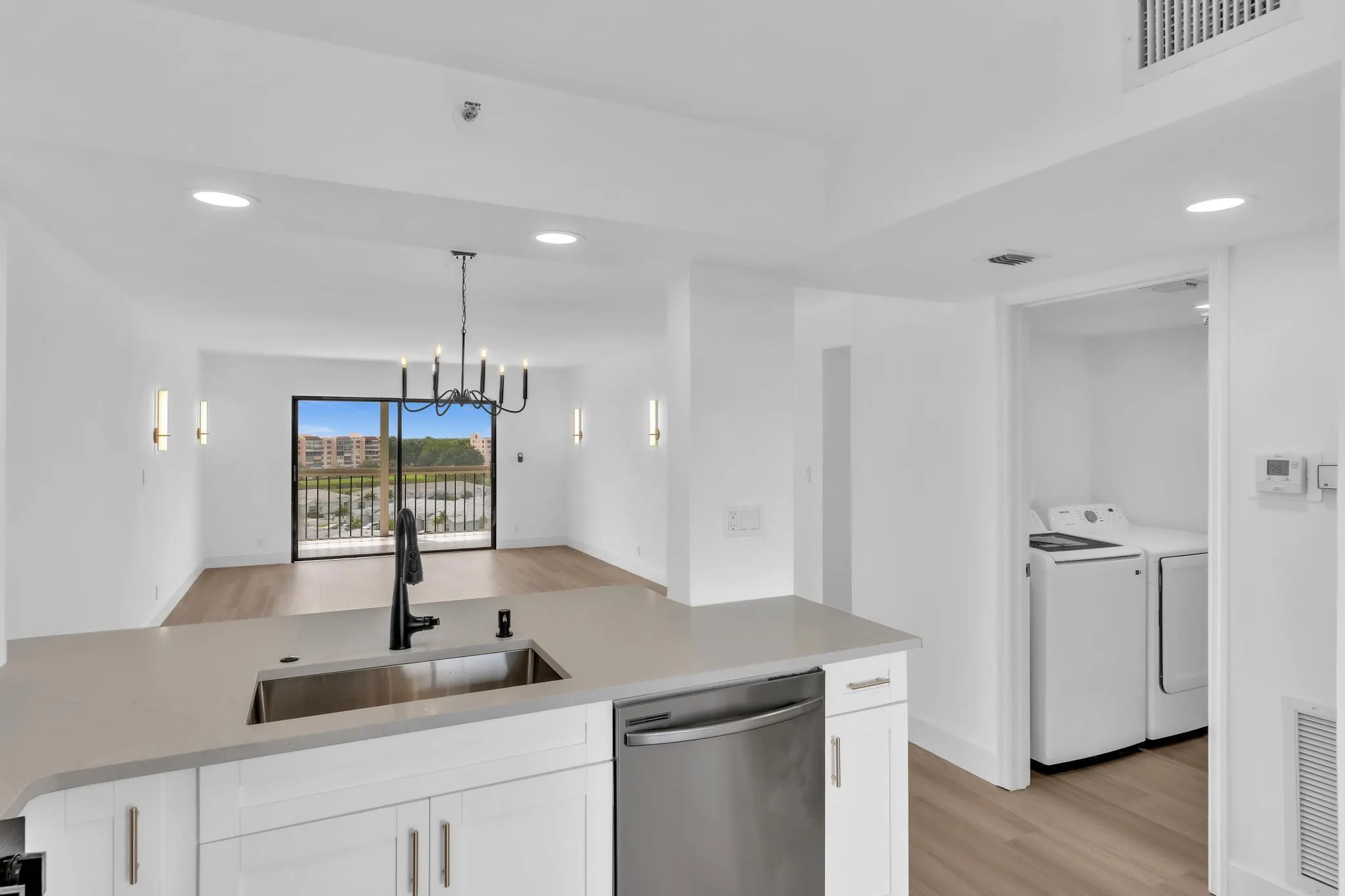 7076 Huntington Lane, #208
