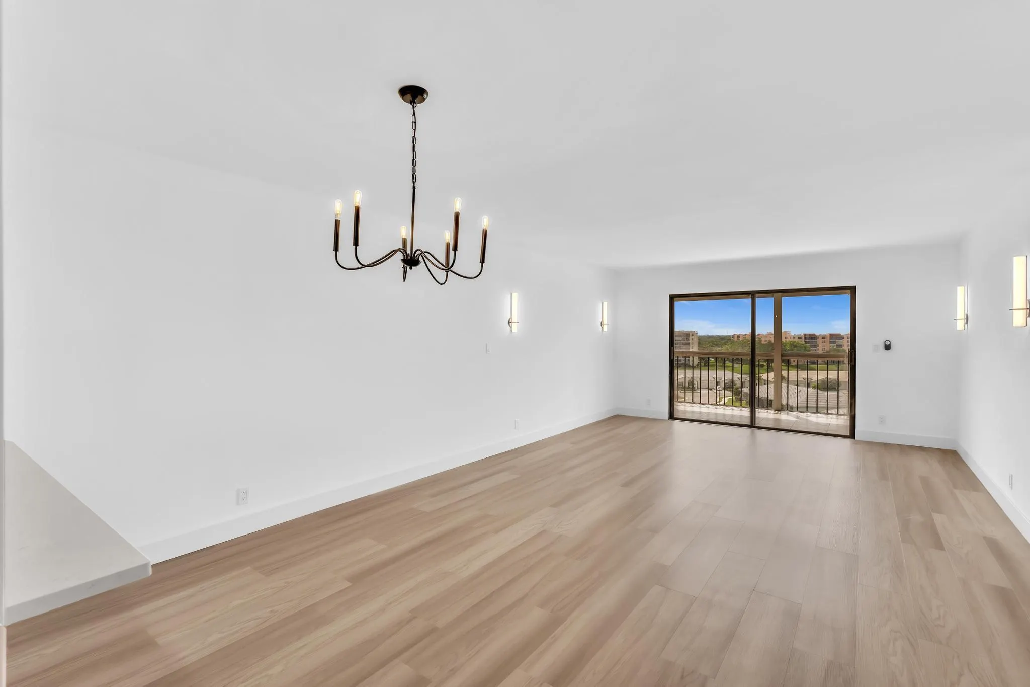 7076 Huntington Lane, #208