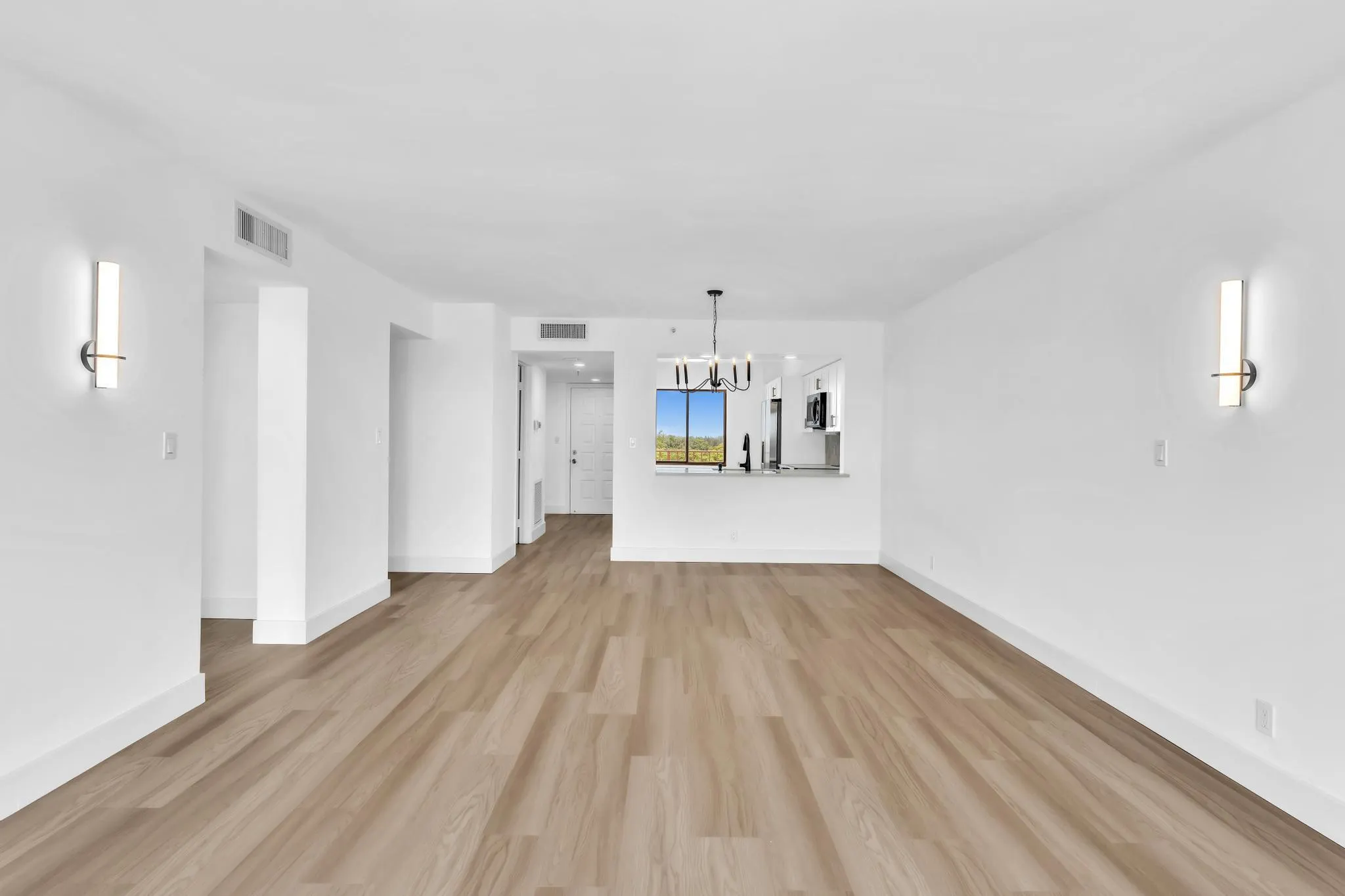 7076 Huntington Lane, #208