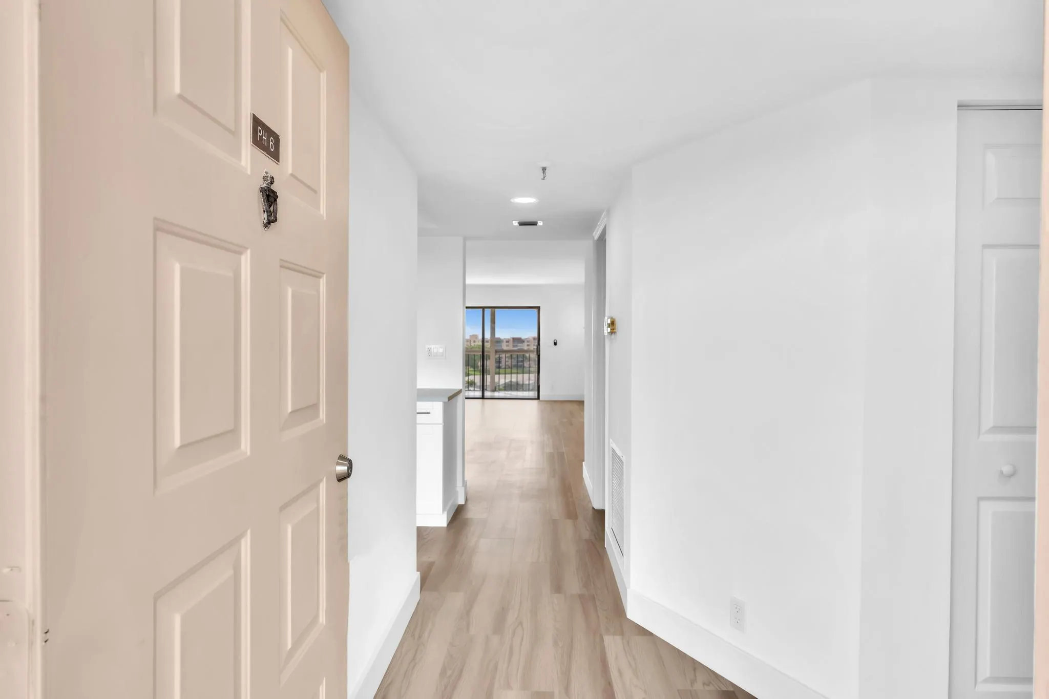 7076 Huntington Lane, #208