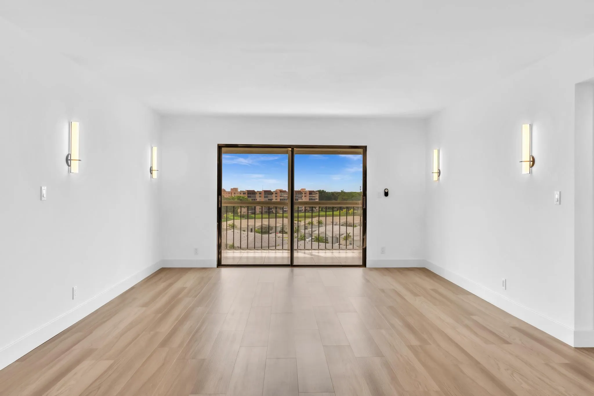 7076 Huntington Lane, #208