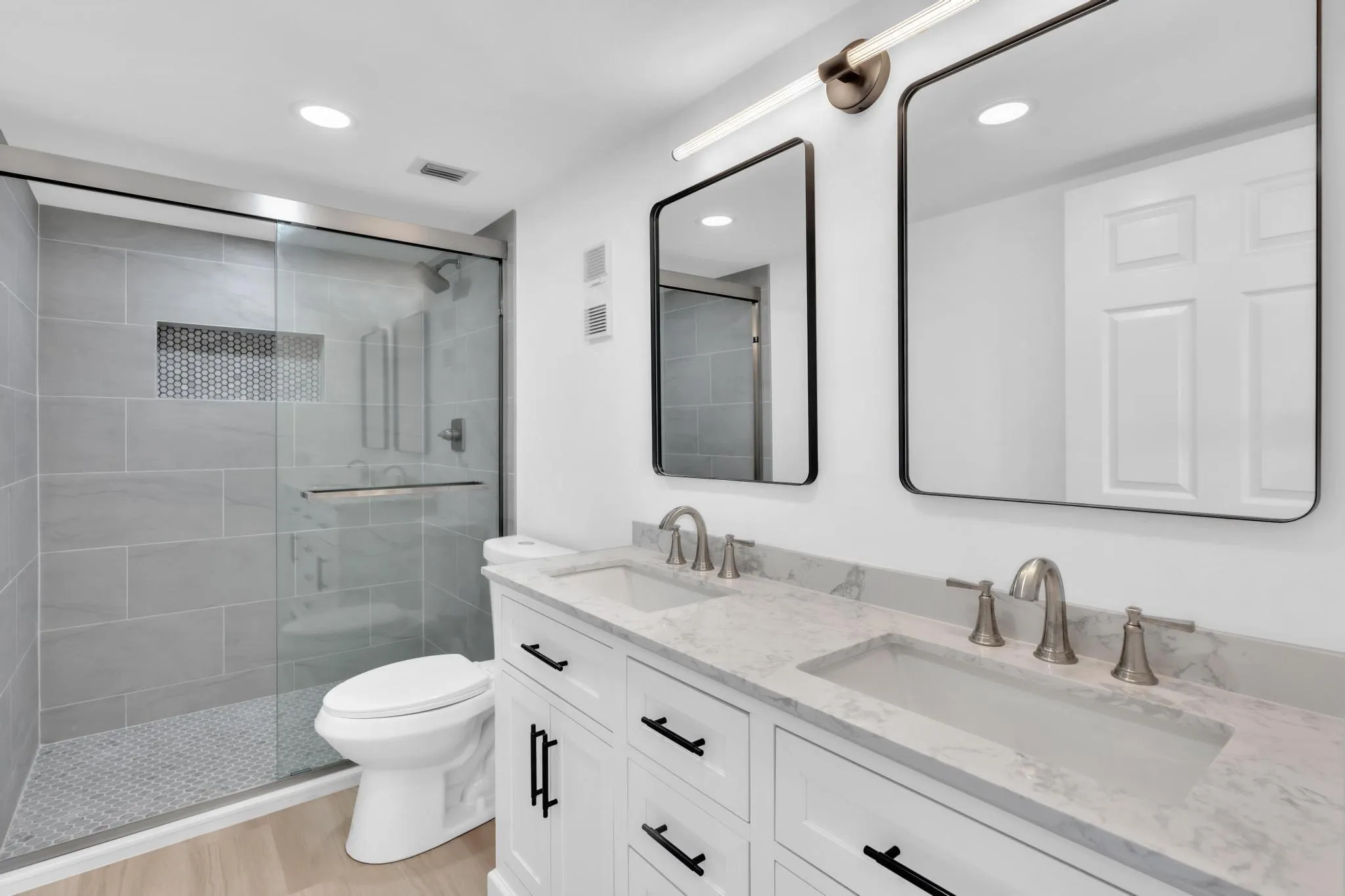 7076 Huntington Lane, #208