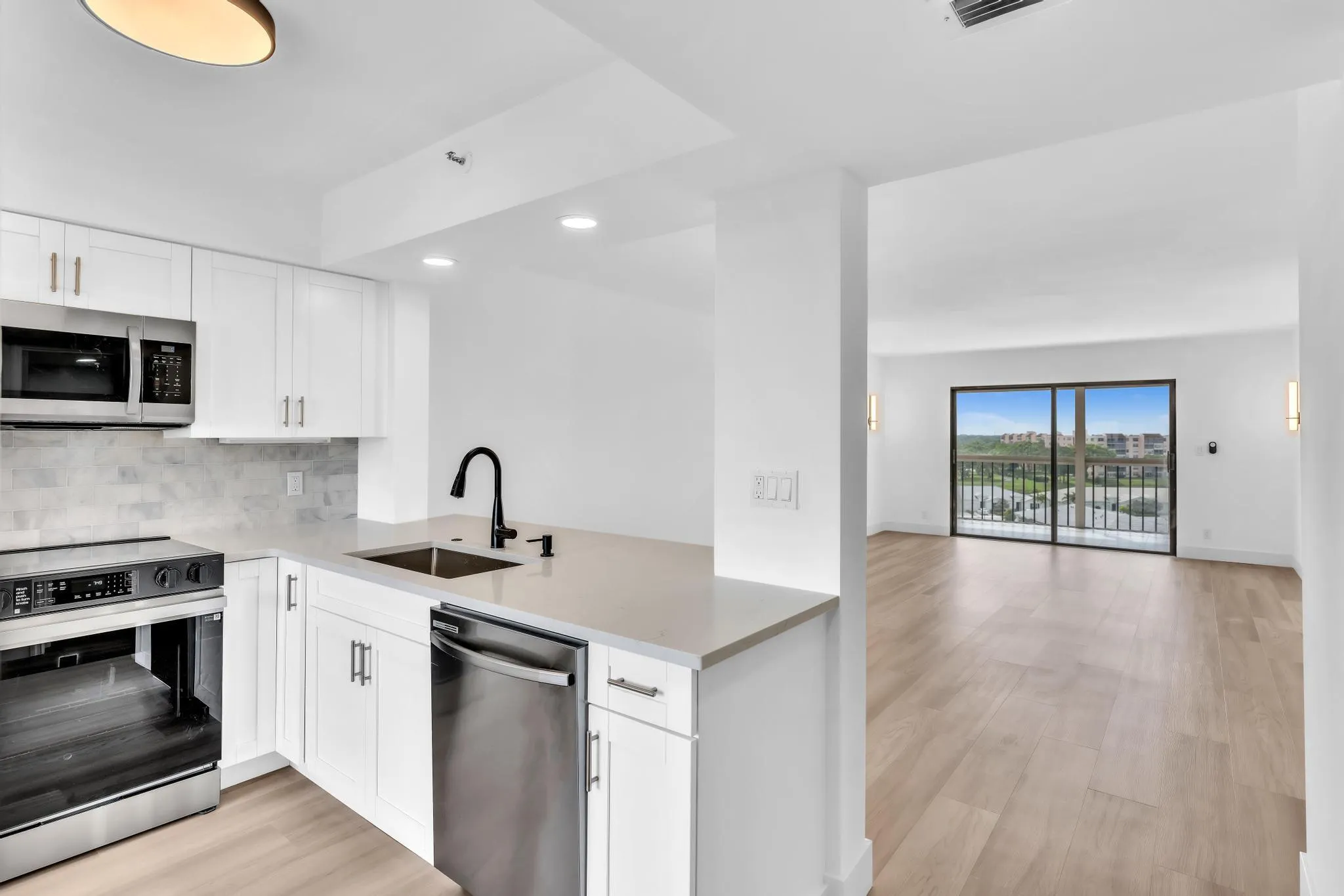 7076 Huntington Lane, #208