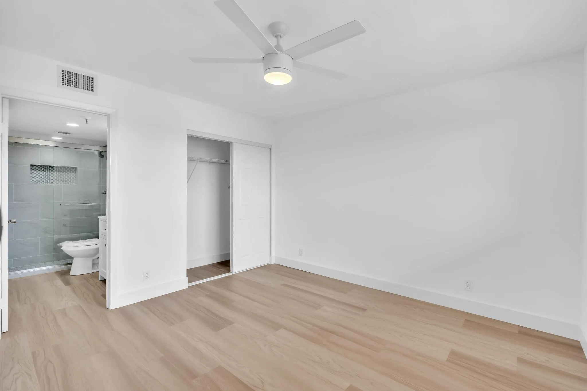7076 Huntington Lane, #208