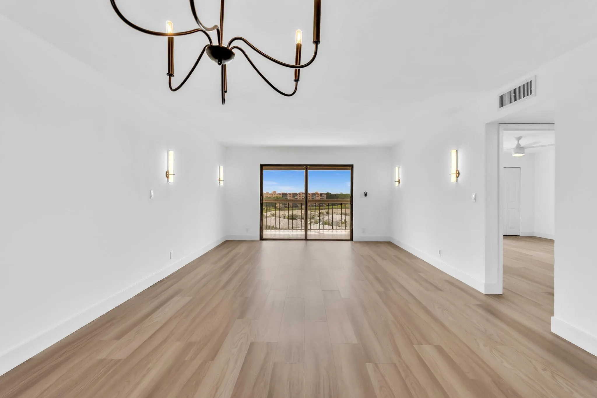 7076 Huntington Lane, #208
