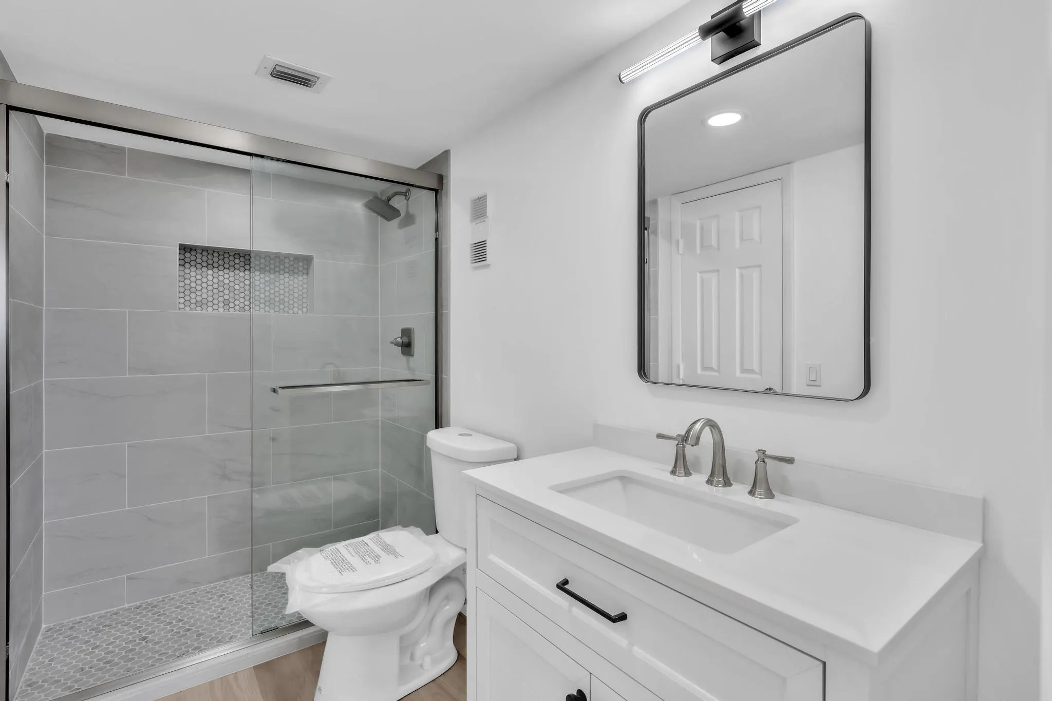 7076 Huntington Lane, #208