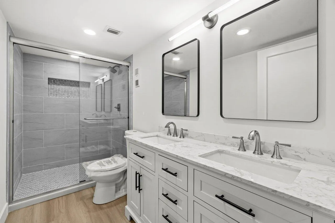 7076 Huntington Lane, #208