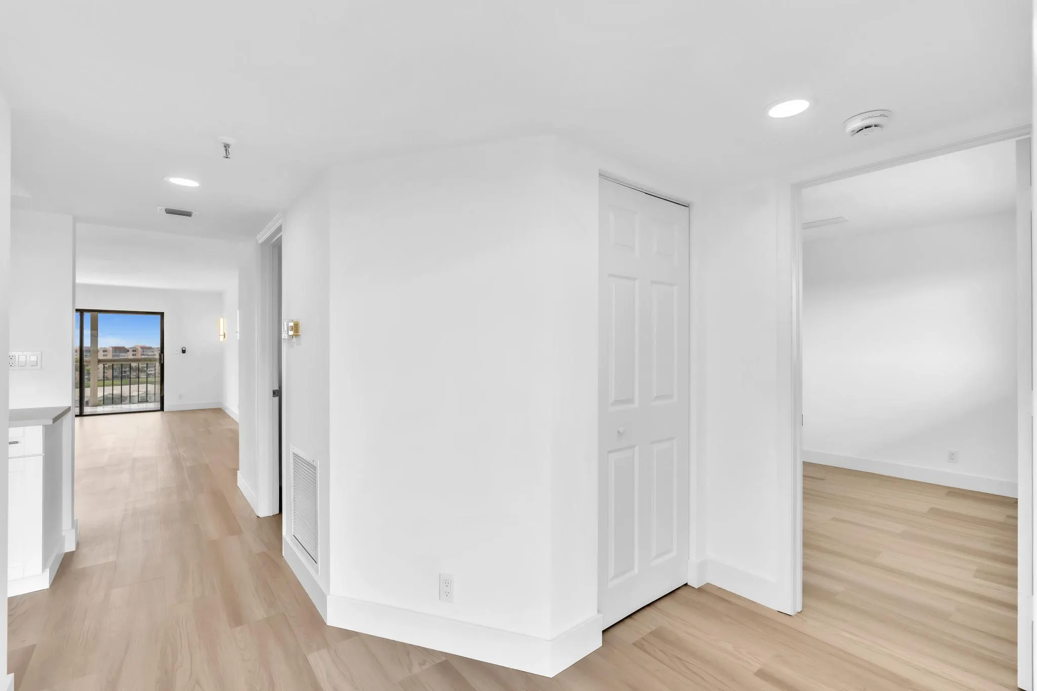 7076 Huntington Lane, #208