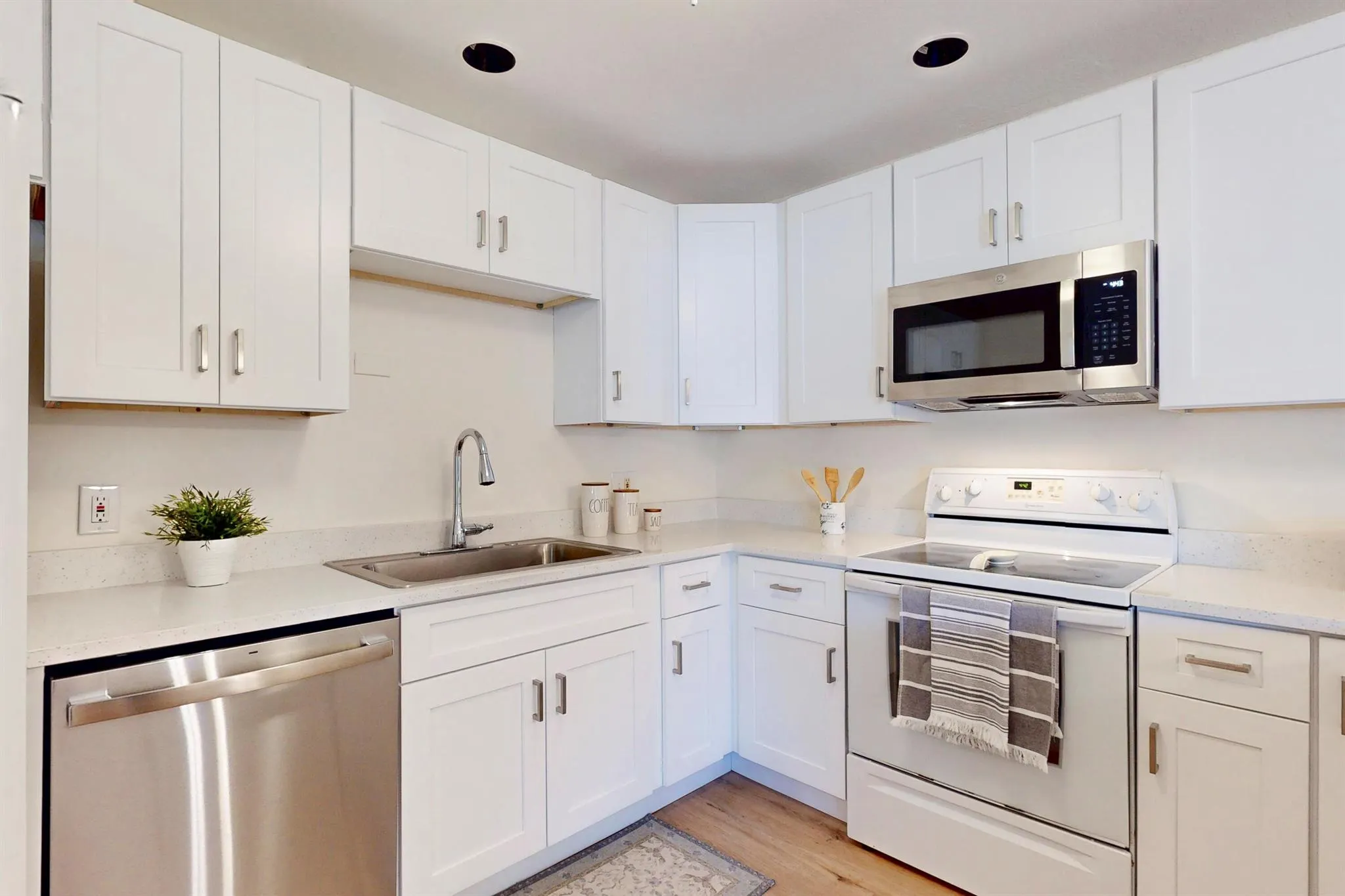 1443 Captains Walk, #23a