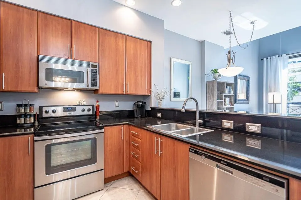 801 S Olive Avenue, #418