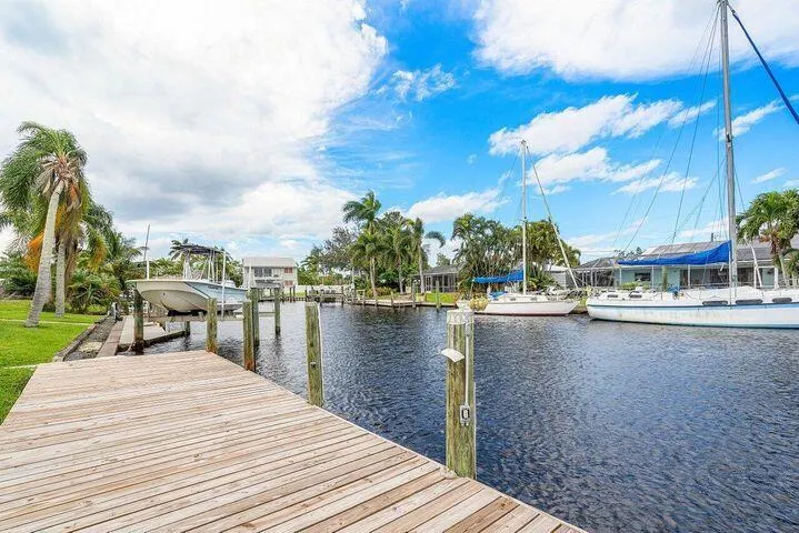 1709 SW Coxswain Place