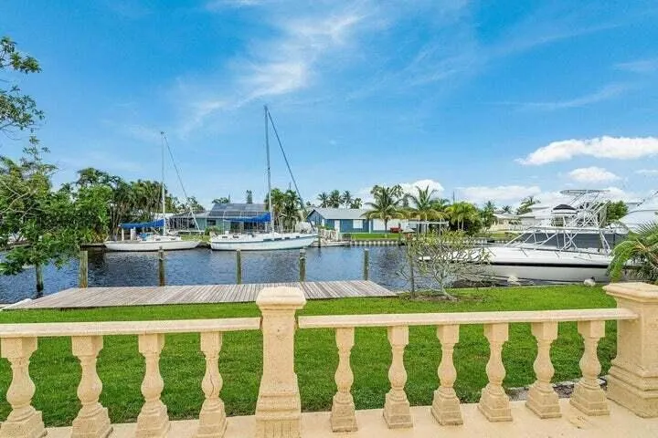 1709 SW Coxswain Place