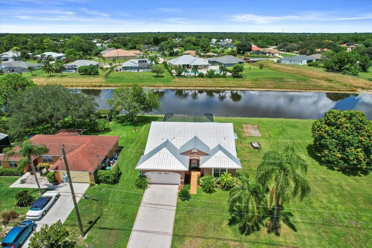 230 SW Ridgecrest Drive