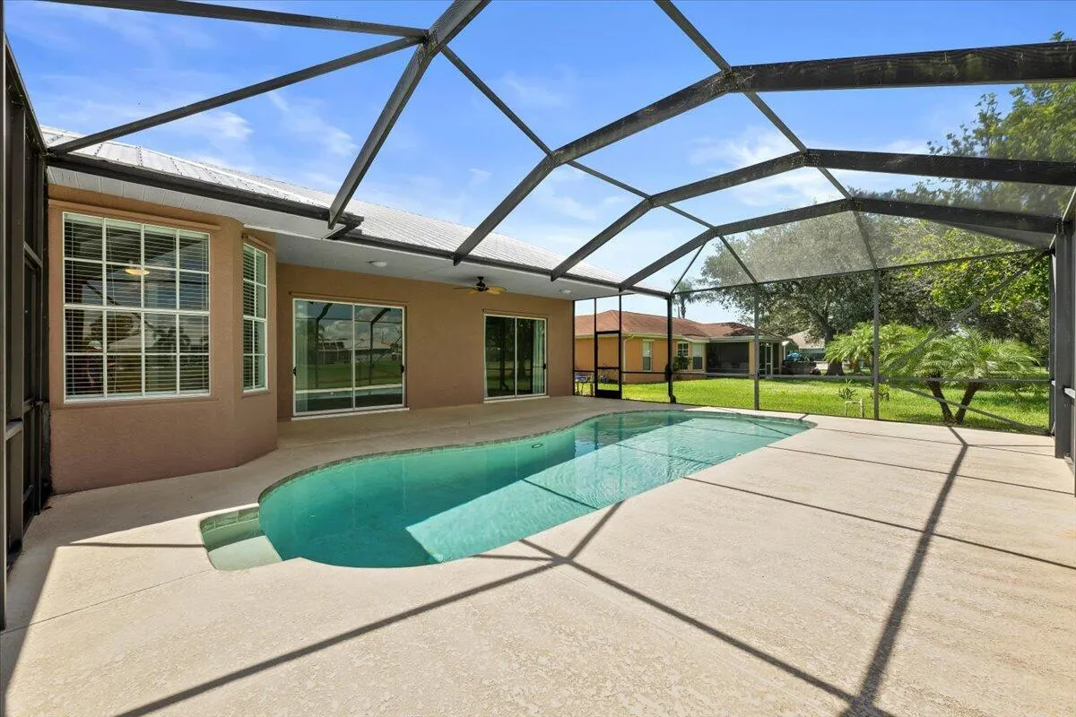 230 SW Ridgecrest Drive