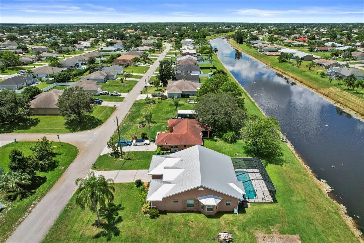 230 SW Ridgecrest Drive