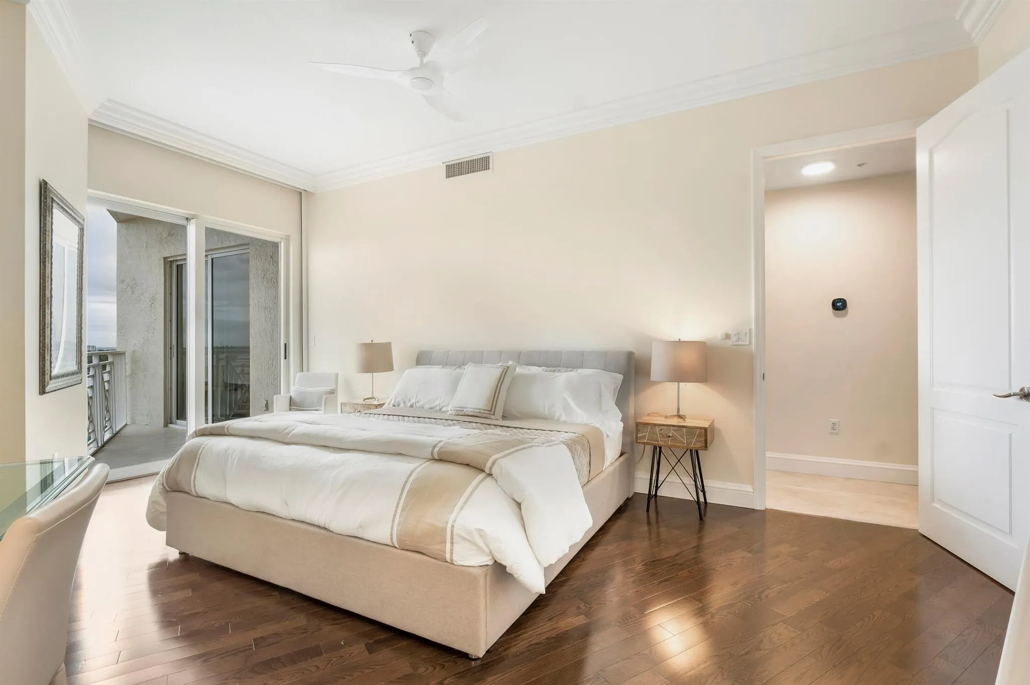 201 S Narcissus Avenue, #806