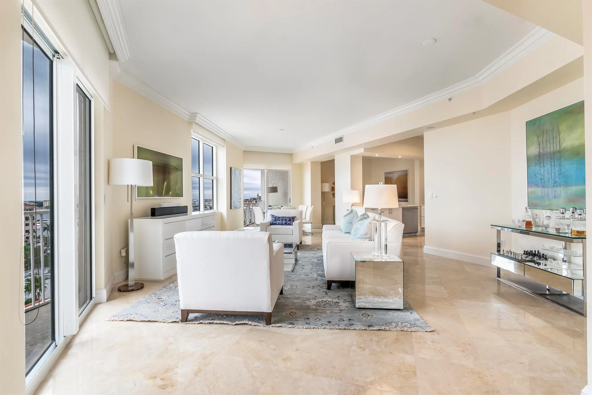 201 S Narcissus Avenue, #806