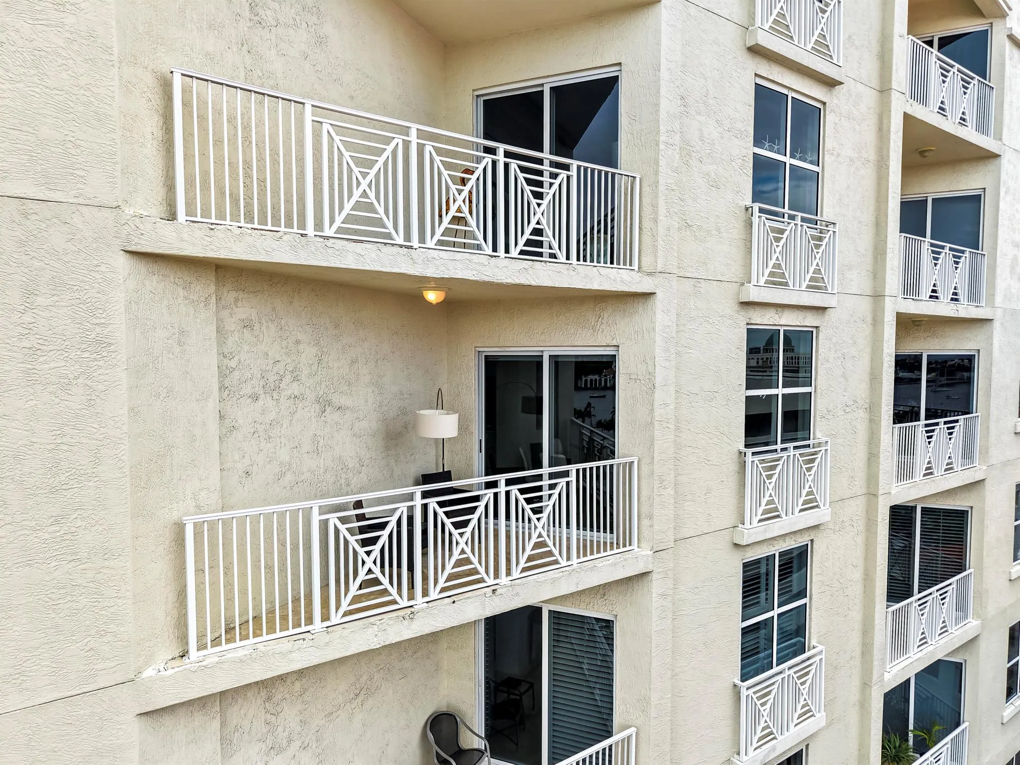 201 S Narcissus Avenue, #806