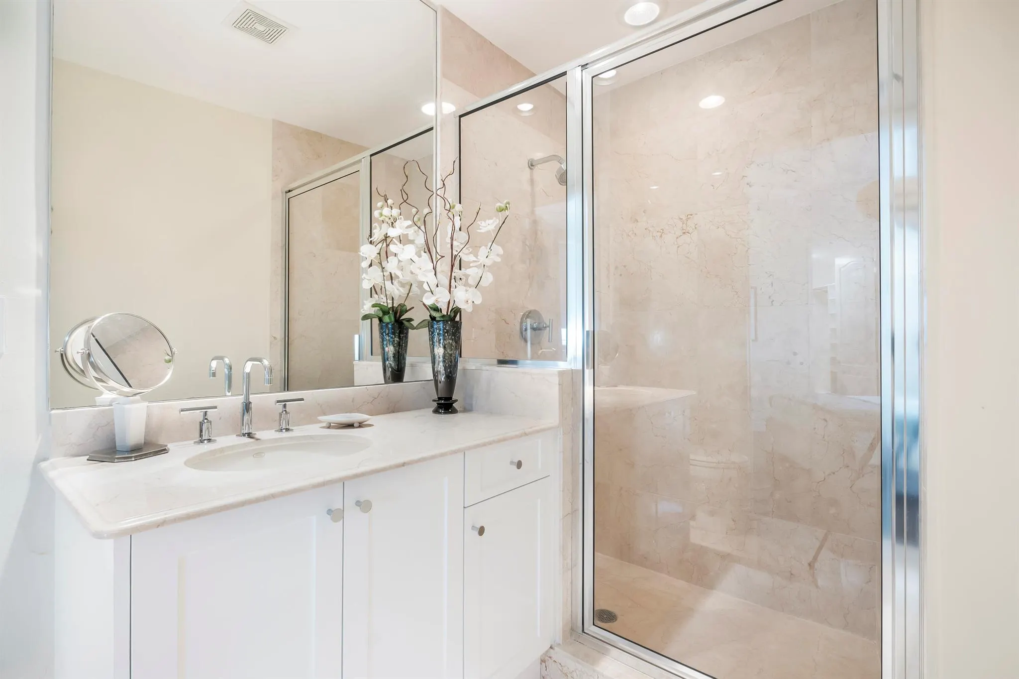 201 S Narcissus Avenue, #806