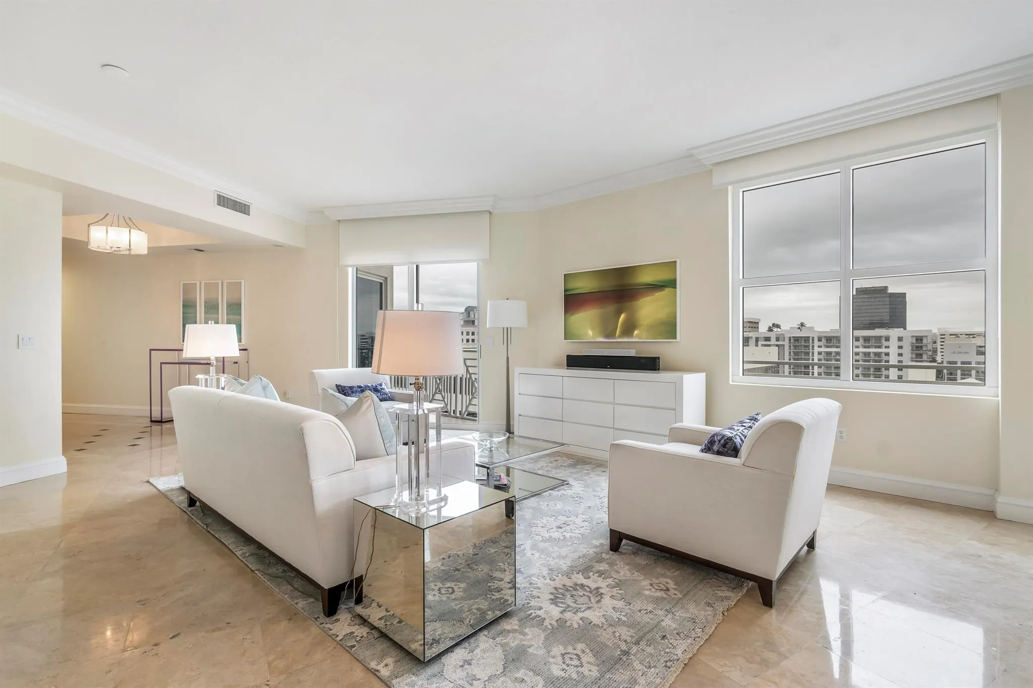 201 S Narcissus Avenue, #806