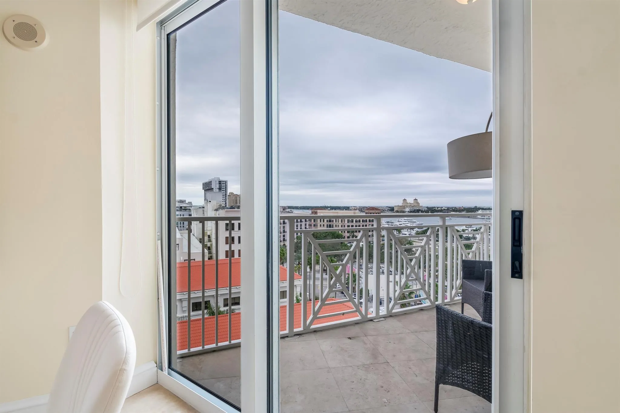 201 S Narcissus Avenue, #806