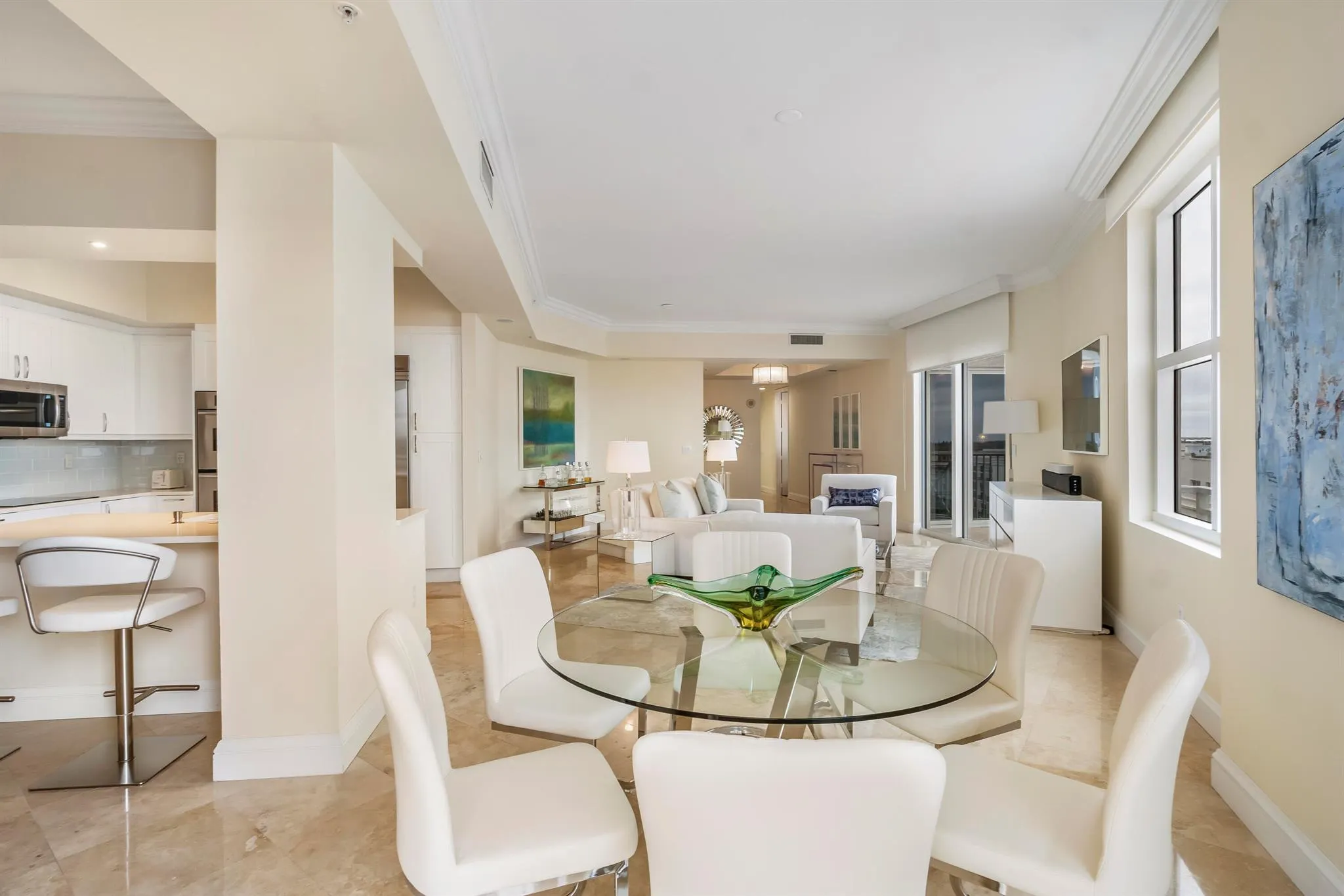 201 S Narcissus Avenue, #806