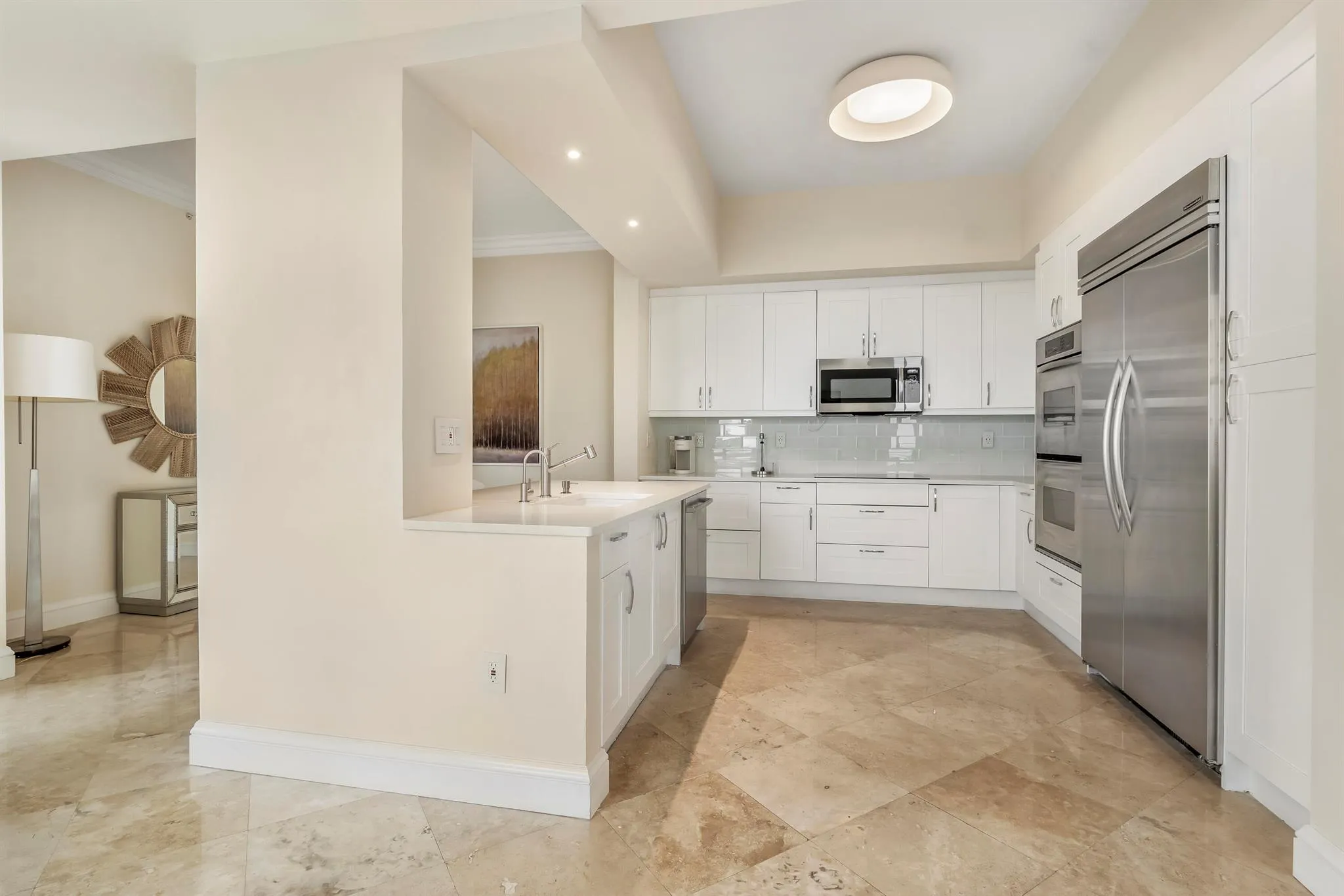 201 S Narcissus Avenue, #806