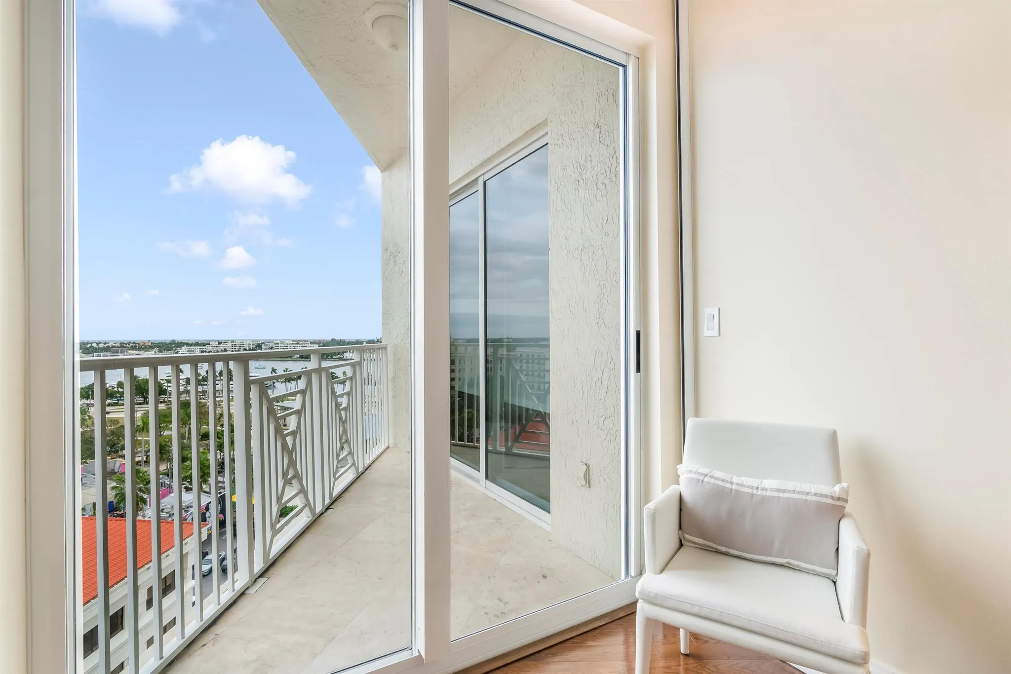 201 S Narcissus Avenue, #806