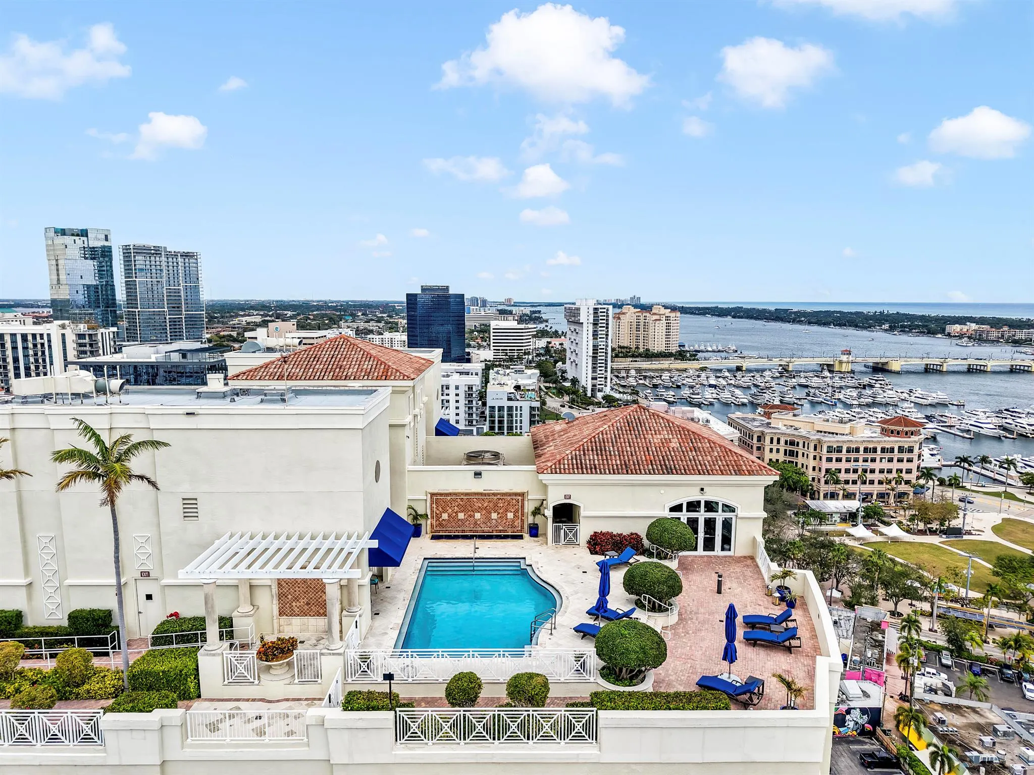 201 S Narcissus Avenue, #806