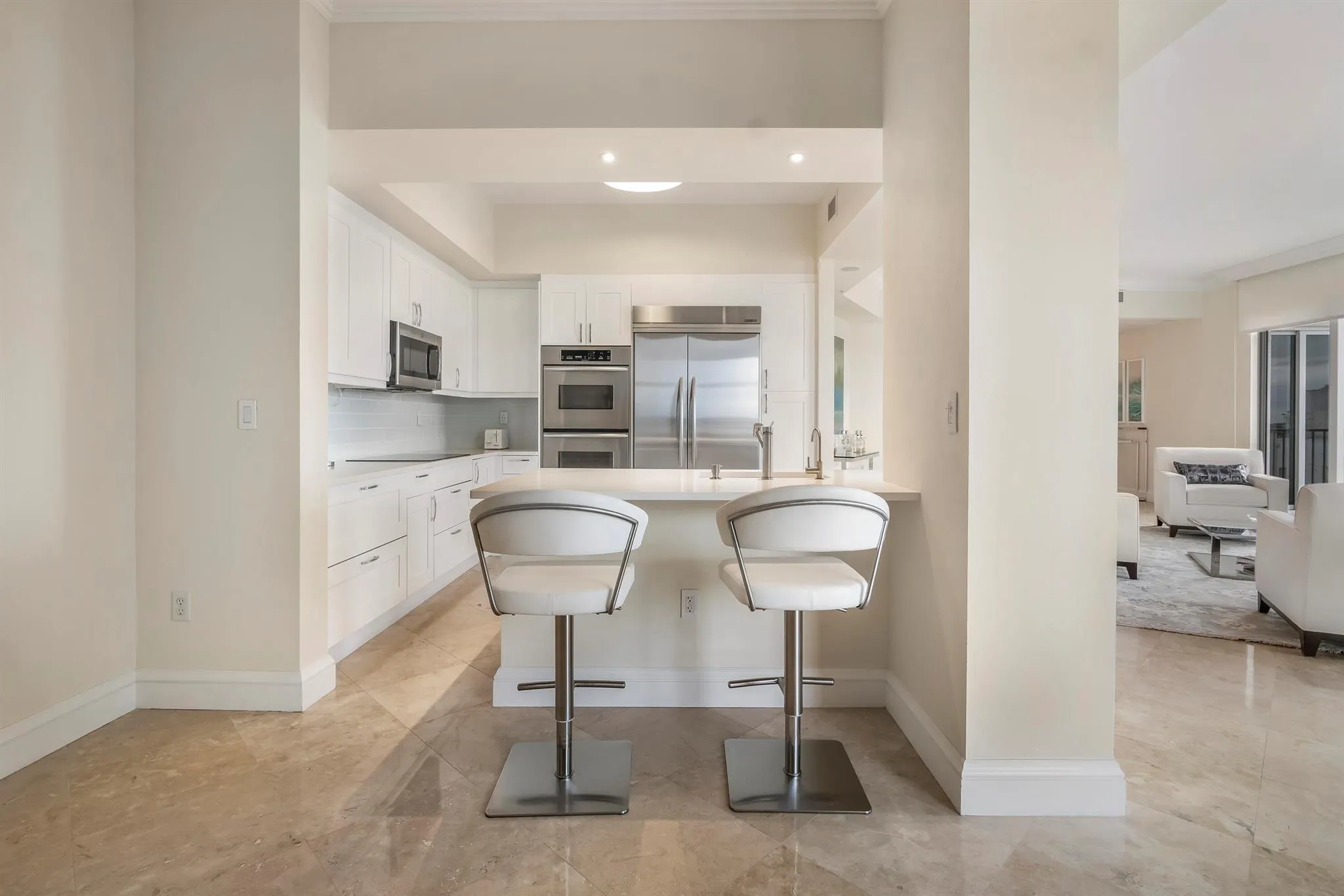 201 S Narcissus Avenue, #806