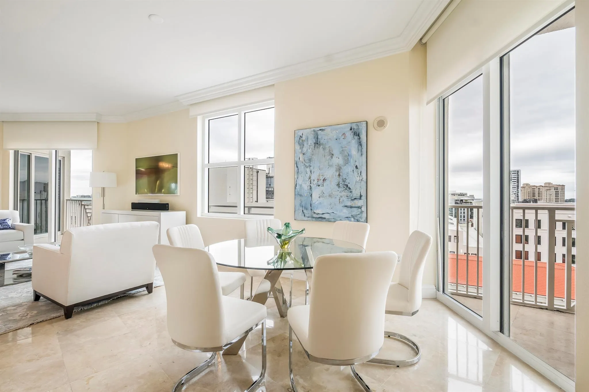 201 S Narcissus Avenue, #806