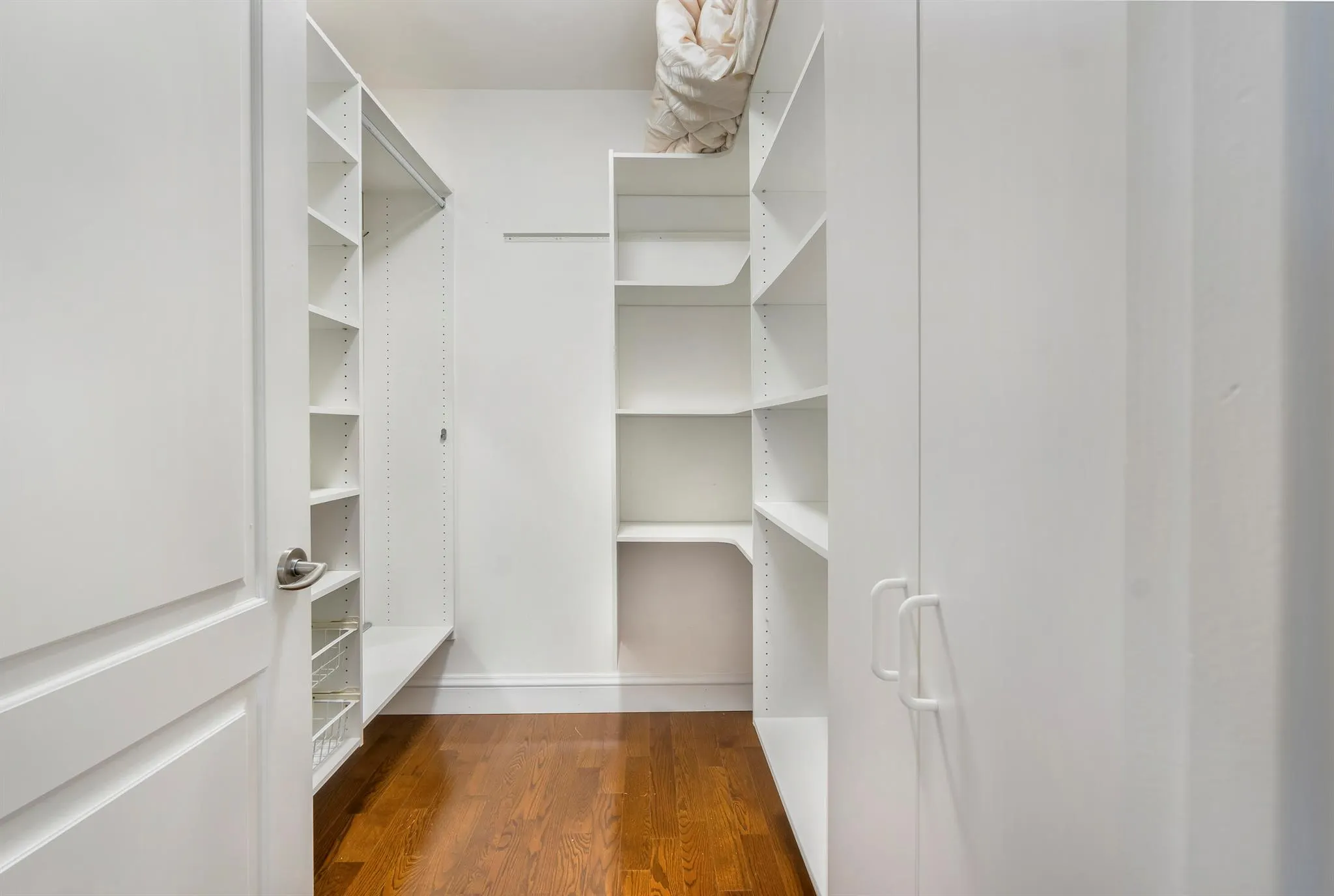 201 S Narcissus Avenue, #806