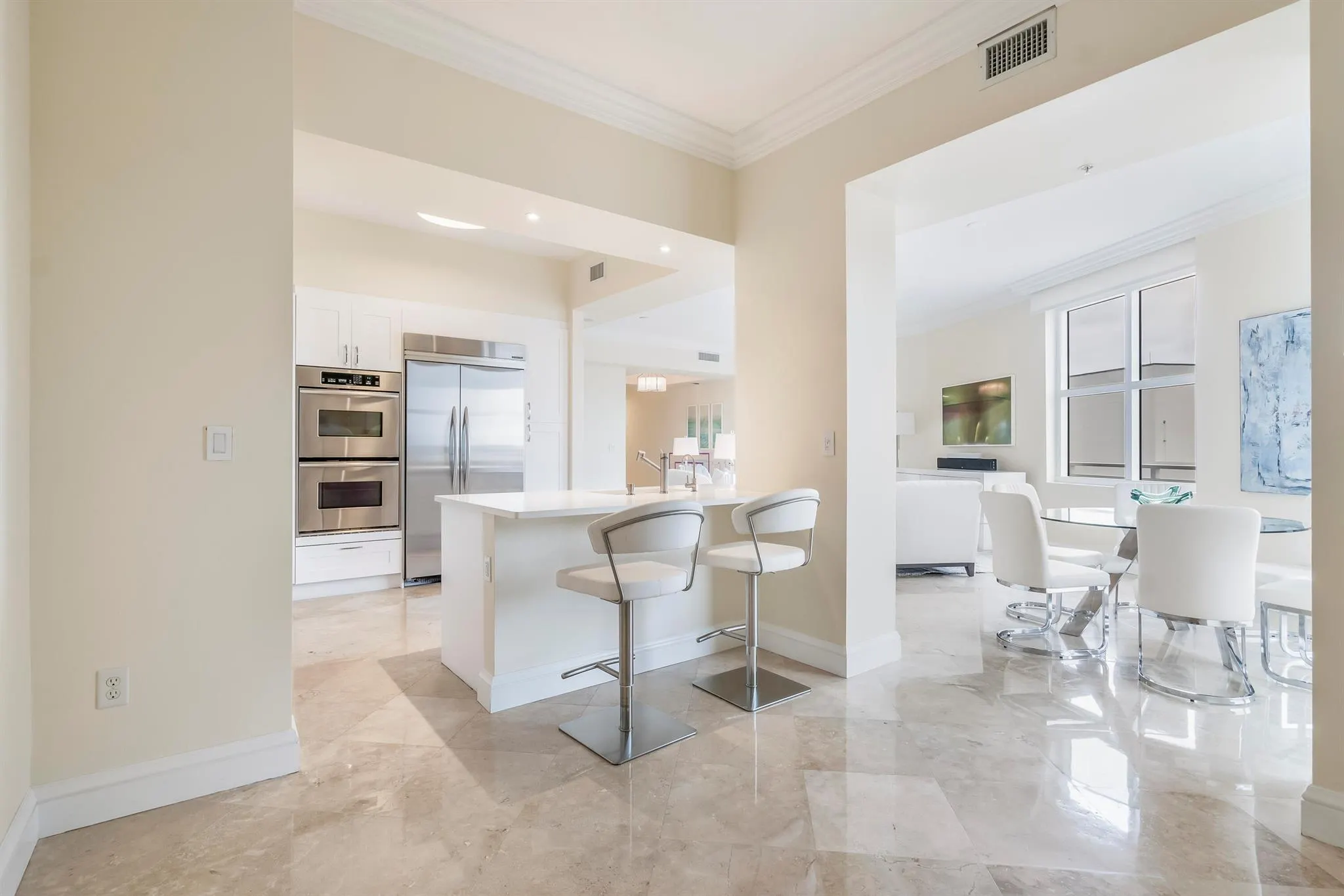 201 S Narcissus Avenue, #806